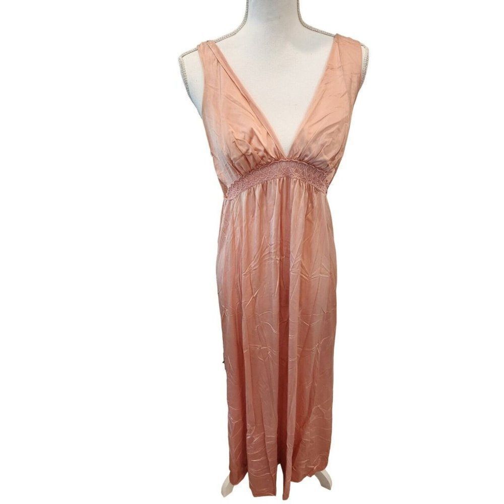 Vintage 70s Vanity Fair Baby Pink Nylon Floral Lace Womens Nightgown Lingerie M